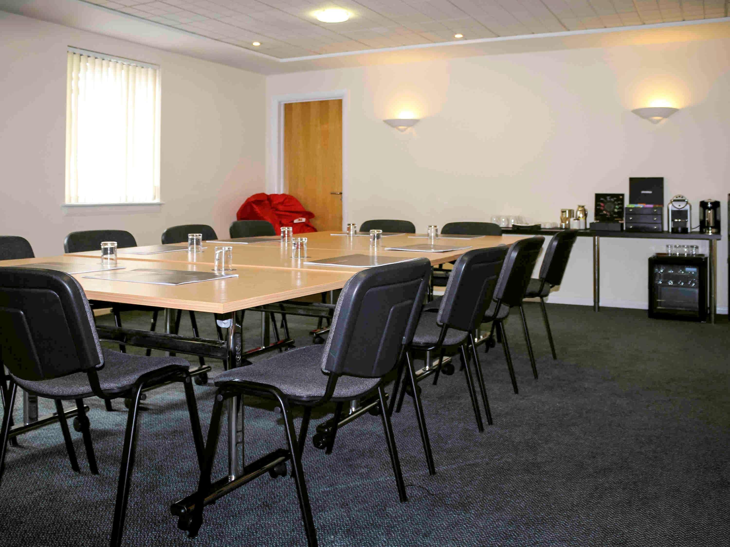 Hotel Ibis Cardiff Gate - International Business Park Esterno foto